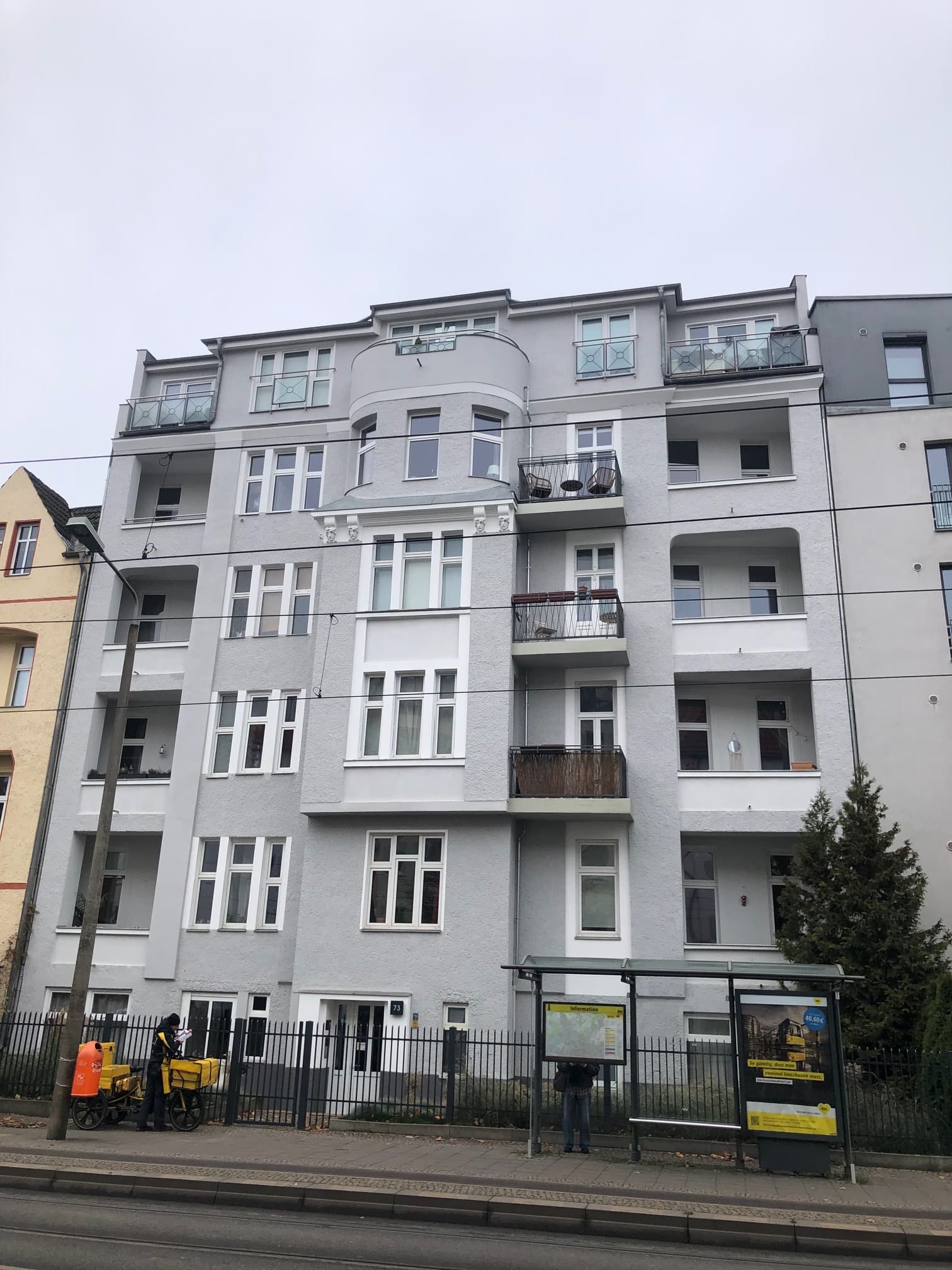 sonnige Altbauwohnung mit Balkon