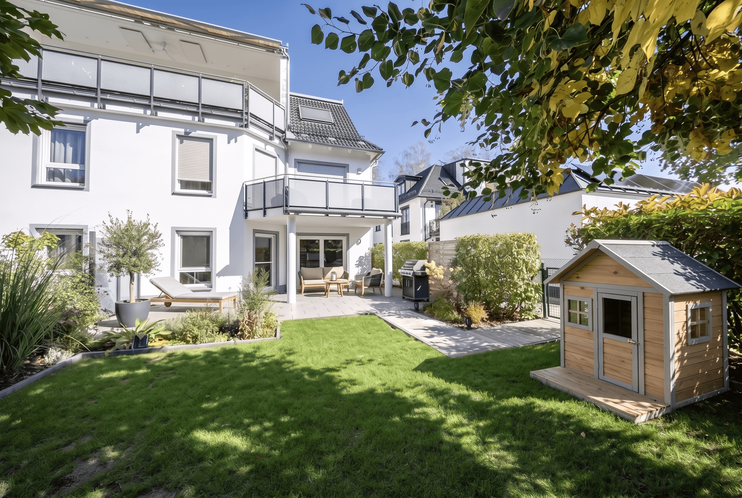 Haus-im-Haus-Gefühl: Maisonette mit eigener Haustür, zwei Gärten und zwei Terrassen