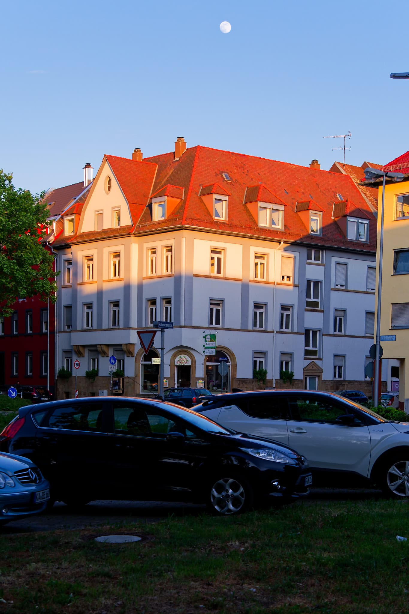 Paket-Angebot: Zwei Studentenwohnheime in Karlsruhe
