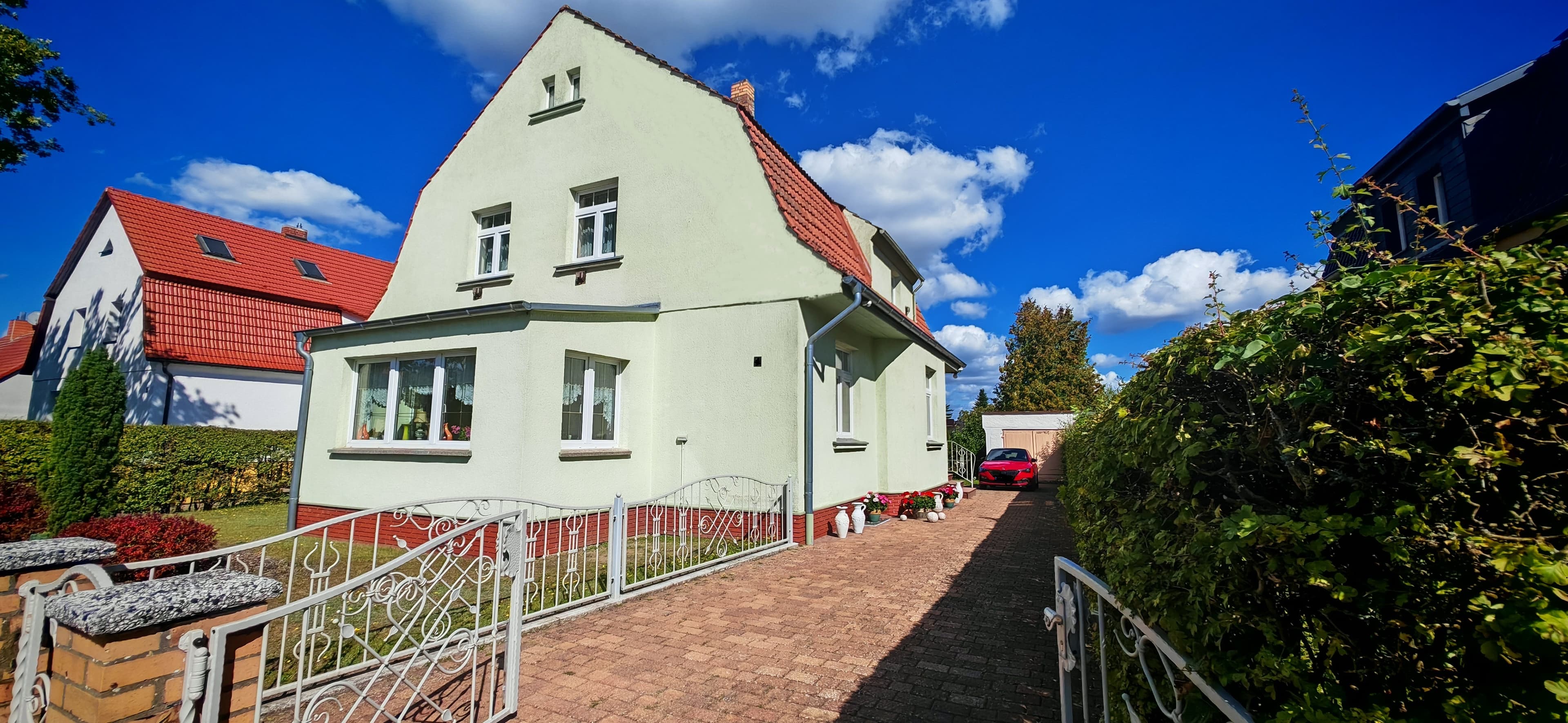 Großzügiges Zweifamilienhaus mit 7 Zimmern, großem Grundstück und viel Privatsphäre in Angermünde