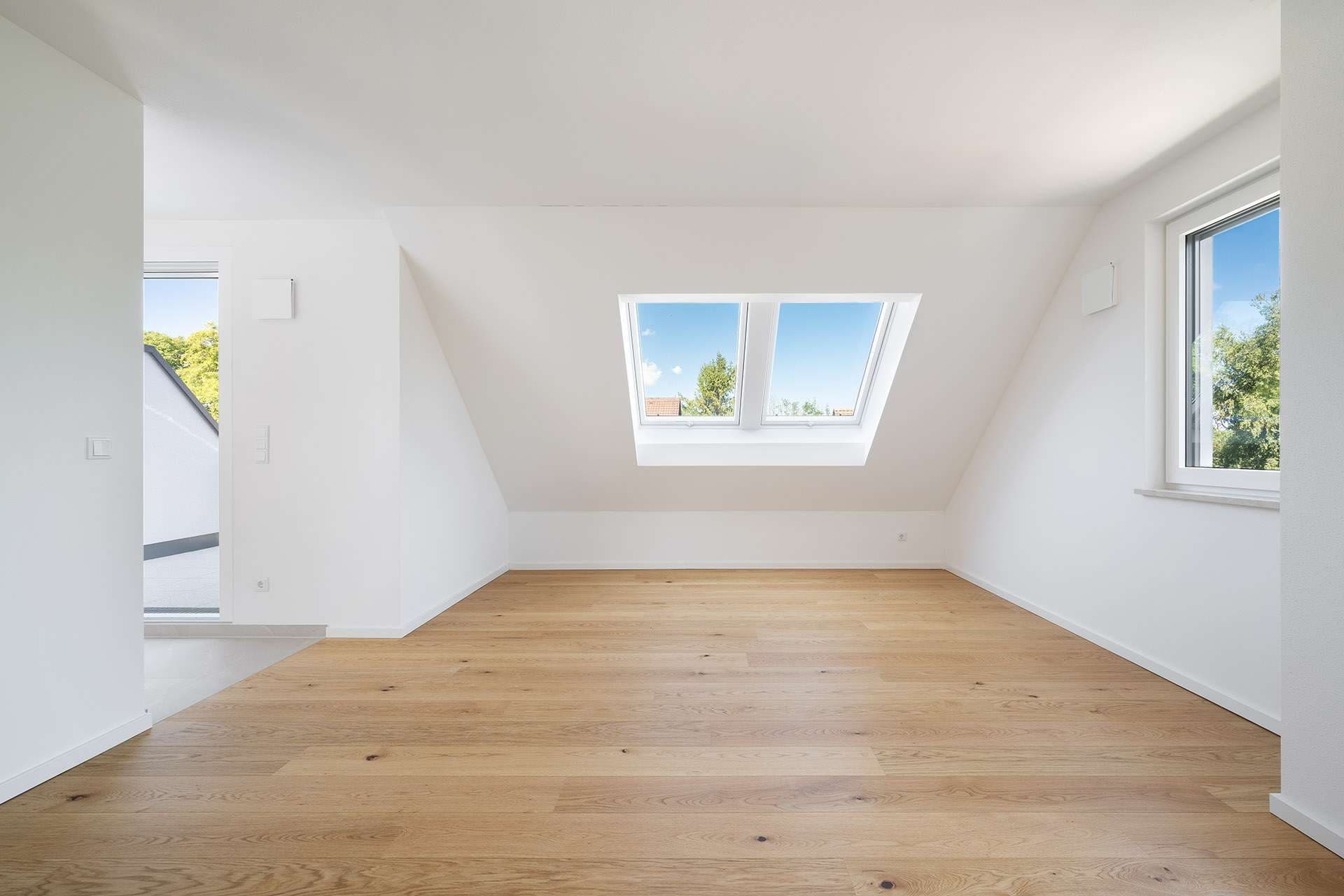 NEUBAU-DG-Wohnung mit ausgebautem Speichergeschoss (Studio), Dachterrasse und Balkon