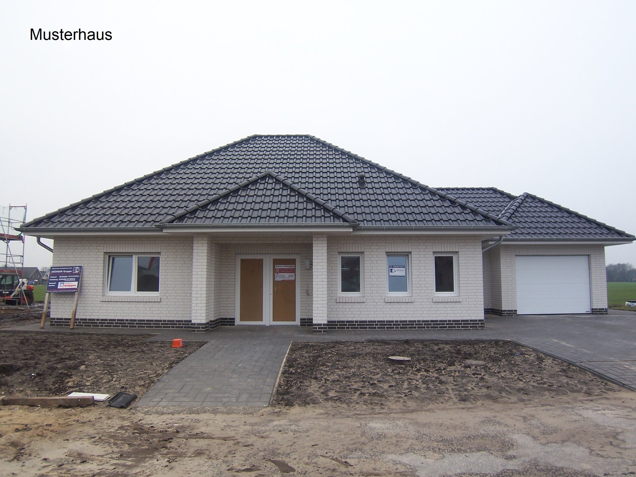 Großzügiger & moderner Neubau-Winkelwalmdachbungalow in Sackgassenendlage